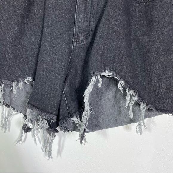 SHEIN Distressed Denim Shorts. Size 0XL. Excellent condition! - Picture 2 of 6